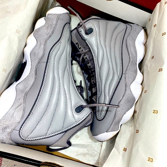 9 WOMENS…or 7.5 MENS/YOUTH JORDAN PRO STRONG - Picture 4 of 7